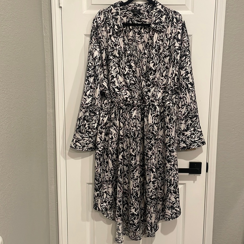 🆕 Halogen long sleeve faux wrap black and white with hints of pink Sz 3X C8